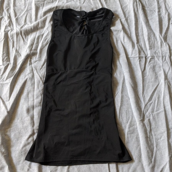 Tight workout top with open back design - Picture 1 of 3